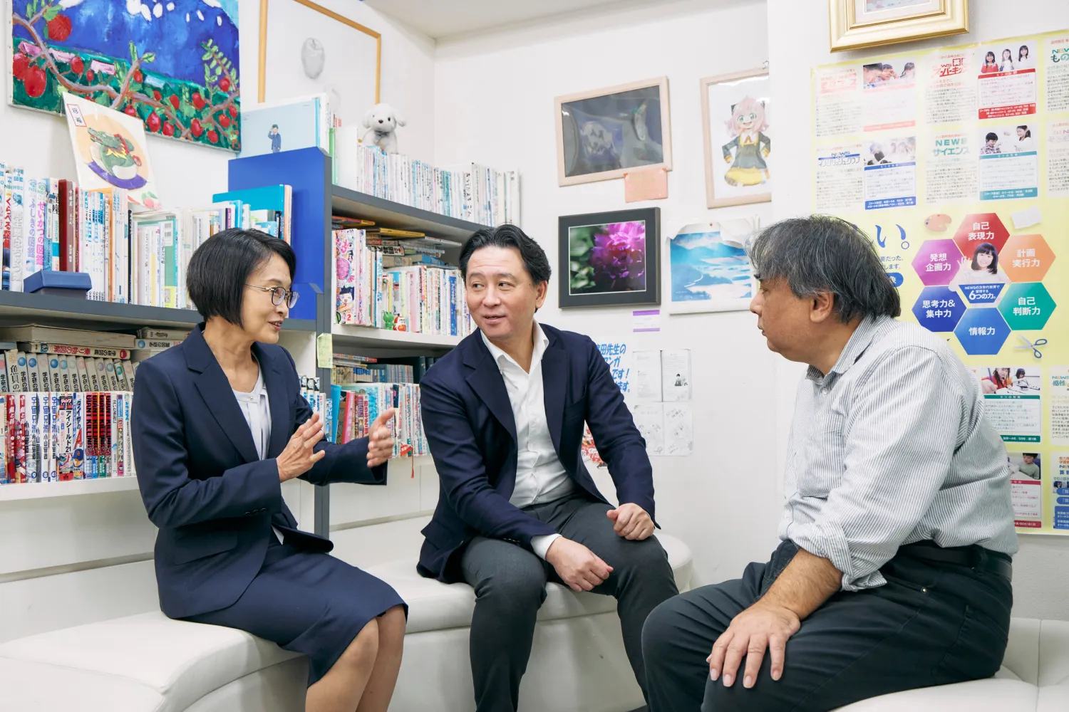 「ミライアカデミー板橋校」にて。左から、栗山造園石井さん・絵本ナビ金柿さん・ミライアカデミー板橋校三木校長