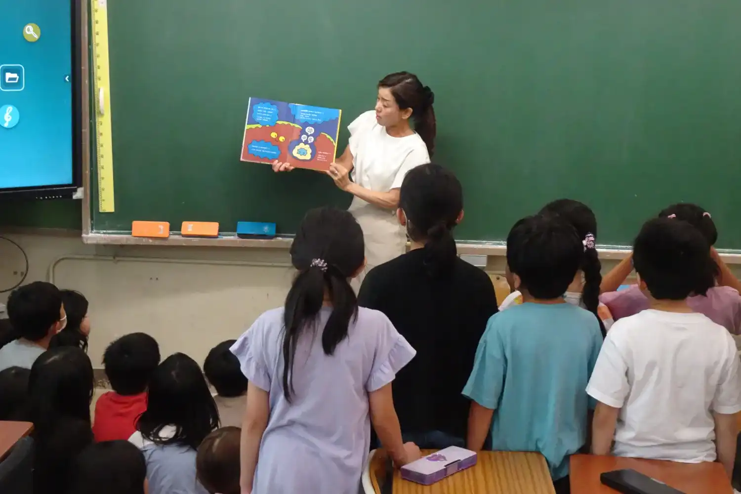 常盤台小学校での読み聞かせ会の様子