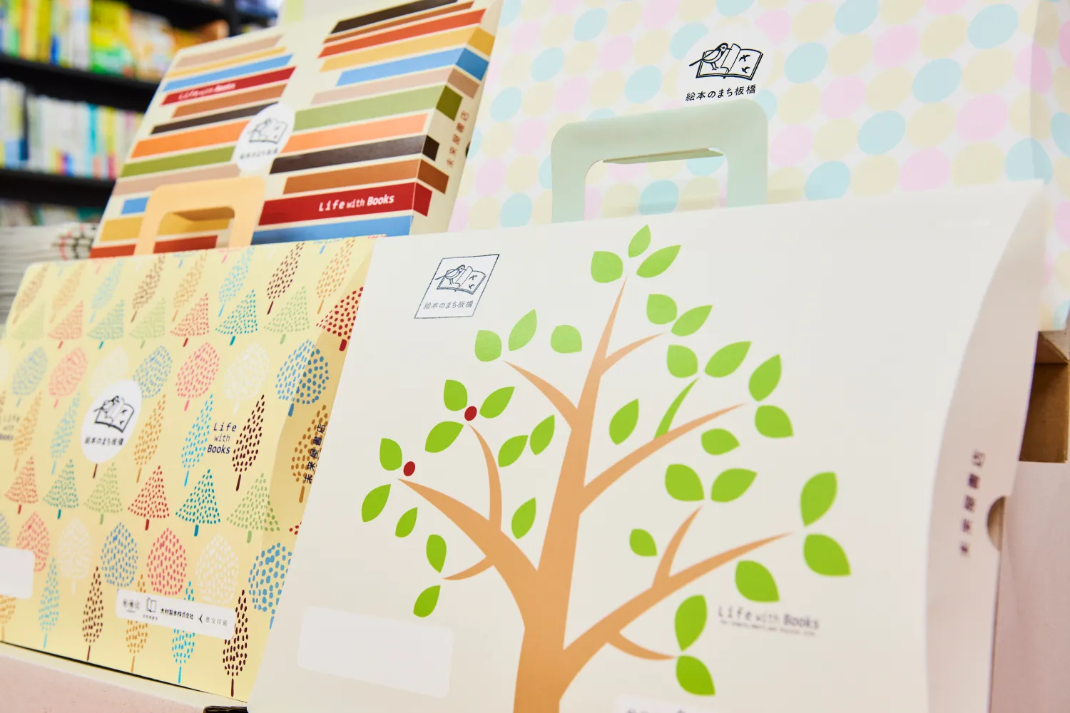 惠友印刷や大村製本と協力して作成したギフトバッグ