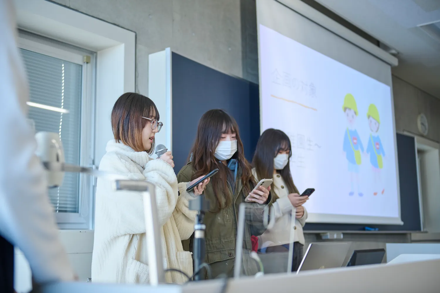 科目「持続可能な経済成長」にて、学生による提案事業の発表の様子