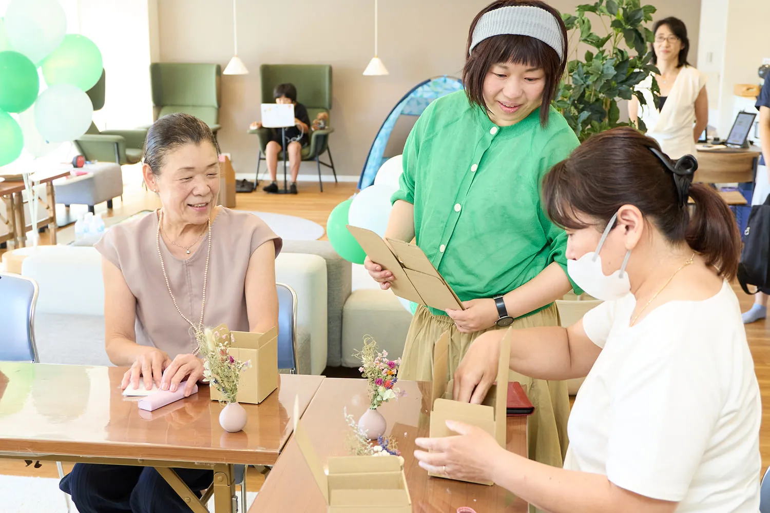 和やかなムードでの作品づくり